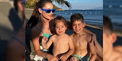 Fahriye Evcen Yaz Tatilini Uzatıyor: Karan ve Kerem ile Keyifli Anlar