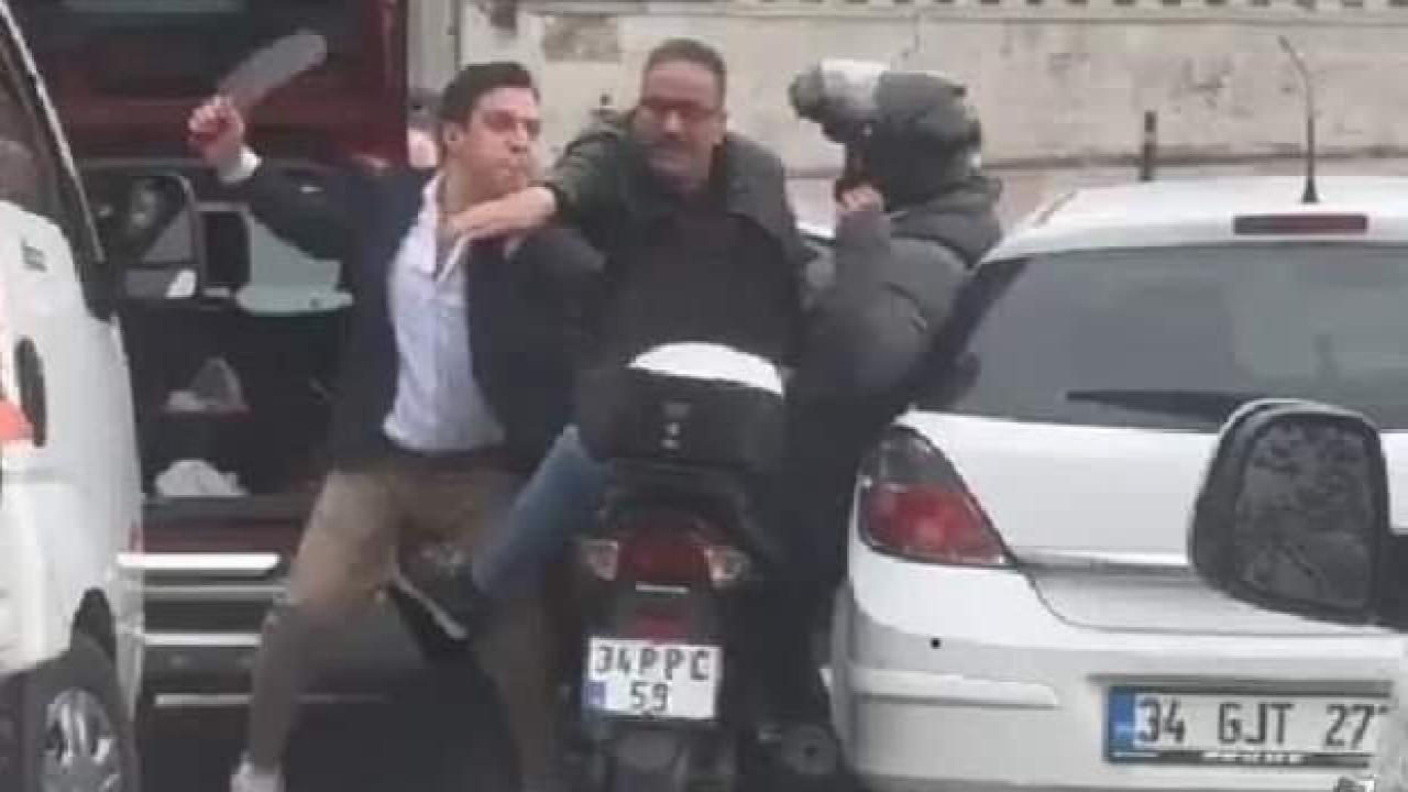 Fatih'te kuryeye satırlı saldırı