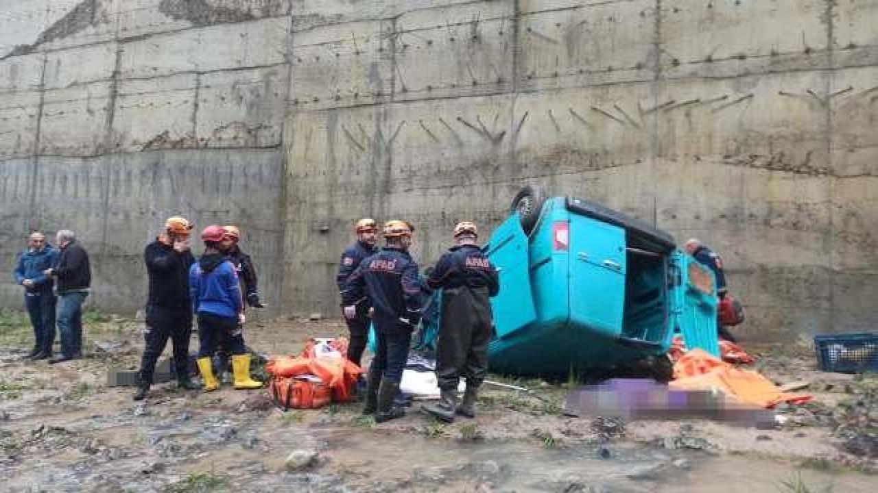 Feci kaza: Dereye düşen araçtaki 4 kişi hayatını kaybetti