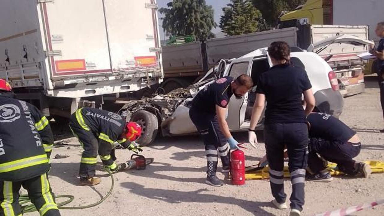 Feci kaza! Yola çıkan TIR'a çarptı