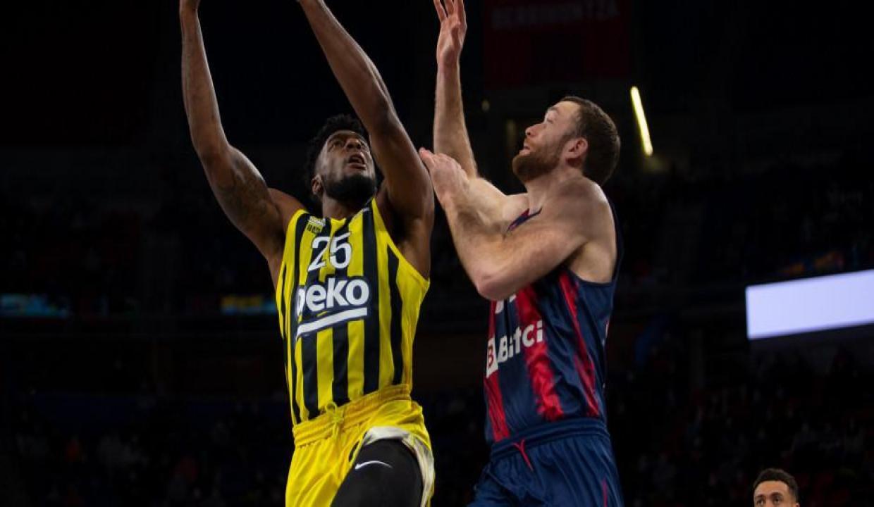 Fenerbahçe Beko ikinci yarıda teslim oldu