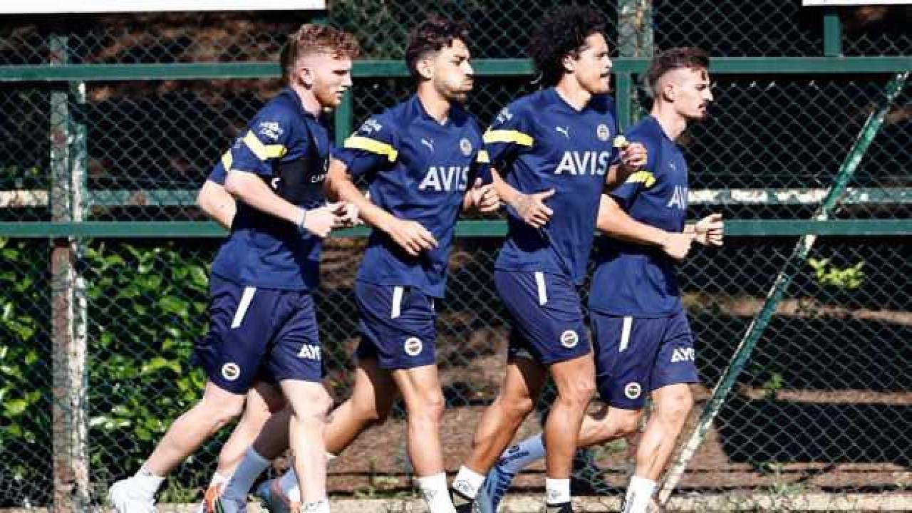 Fenerbahçe, günü çift antrenmanla tamamladı
