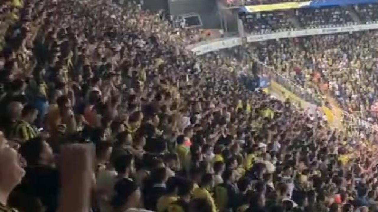 Fenerbahçe taraftarından Kadıköy'de şaşırtan tezahürat: Vladimir Putin