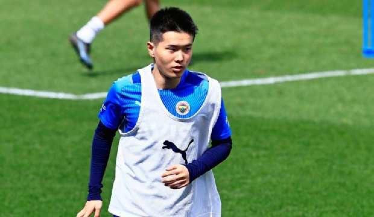 Fenerbahçe'de Jin-ho Jo, A Takım'la çalıştı