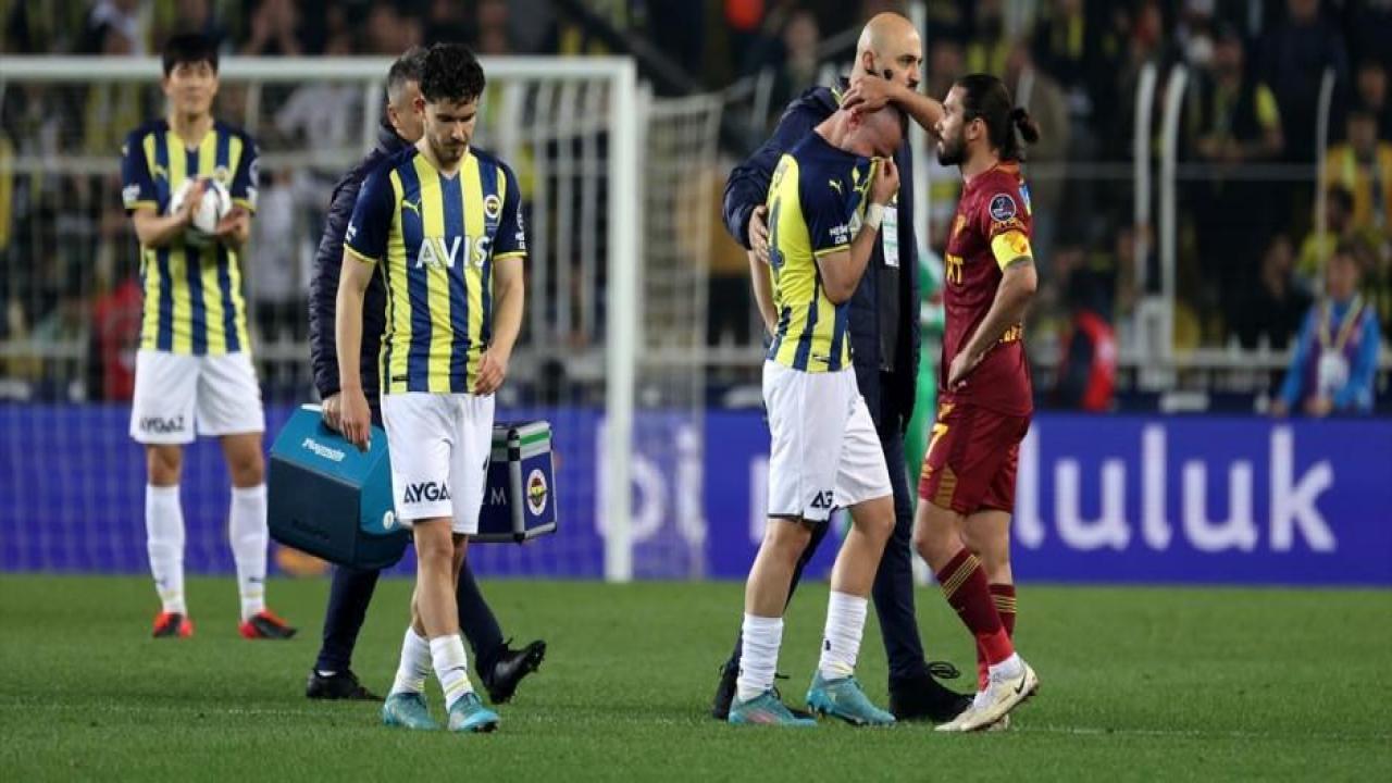 Fenerbahçe'de sakatlık şoku! Gözyaşları içinde çıktı