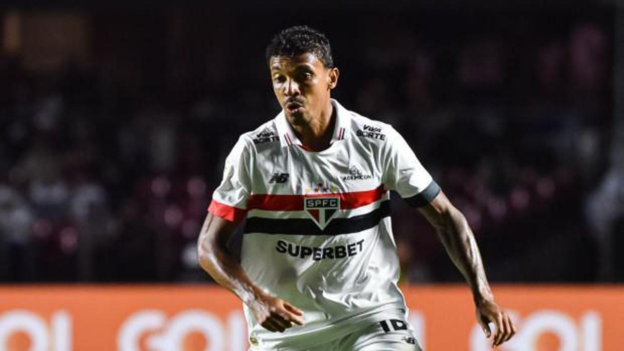 Fenerbahçe'nin eski yıldızından kötü haber: Hastaneye kaldırıldı