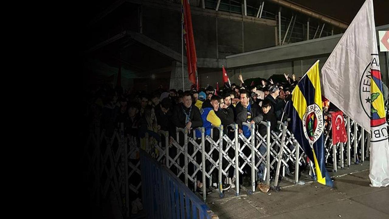 Fenerbahçe'nin maçı öncesi Türk taraftarlara saldırı! Yaralılar var
