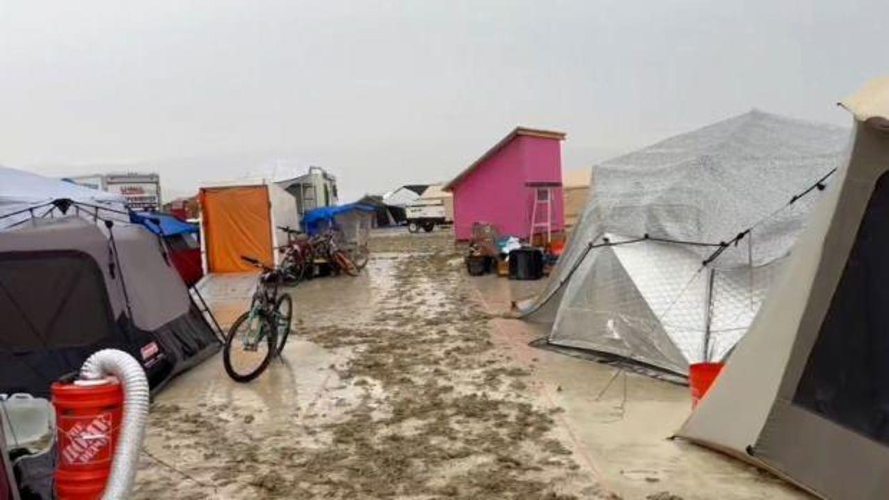 Festival felakete döndü: Binlerce kişi mahsur kaldı, bir kişi hayatını kaybetti