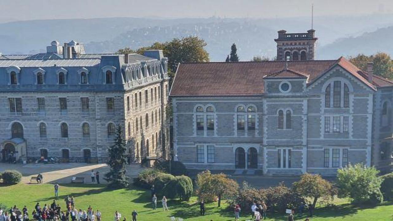 FETÖ'den Boğaziçi'ndeki baskıncı ve eylemci akademisyenlere destek