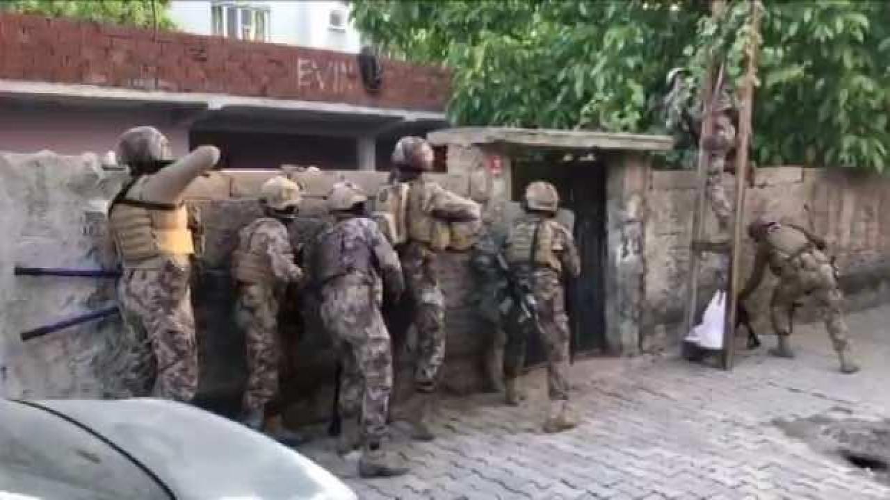 FETÖ'ye operasyonlar hız kesmiyor: 2 gözaltı
