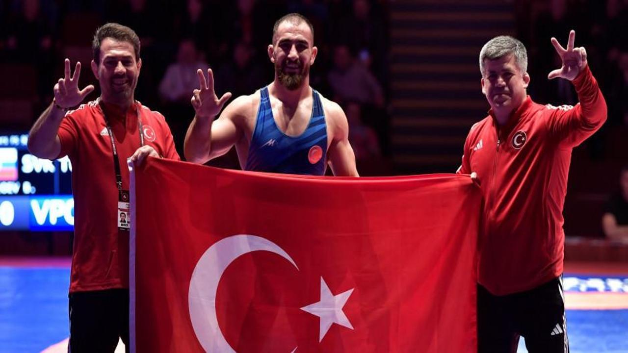 Feyzullah Aktürk'ten altın madalya!