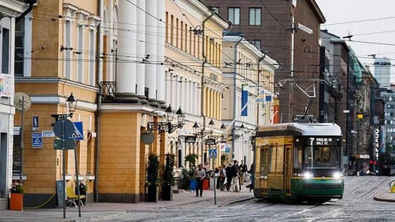 Finlandiya'da bir belediye, bebek başına 6 bin euro yardım yapacak