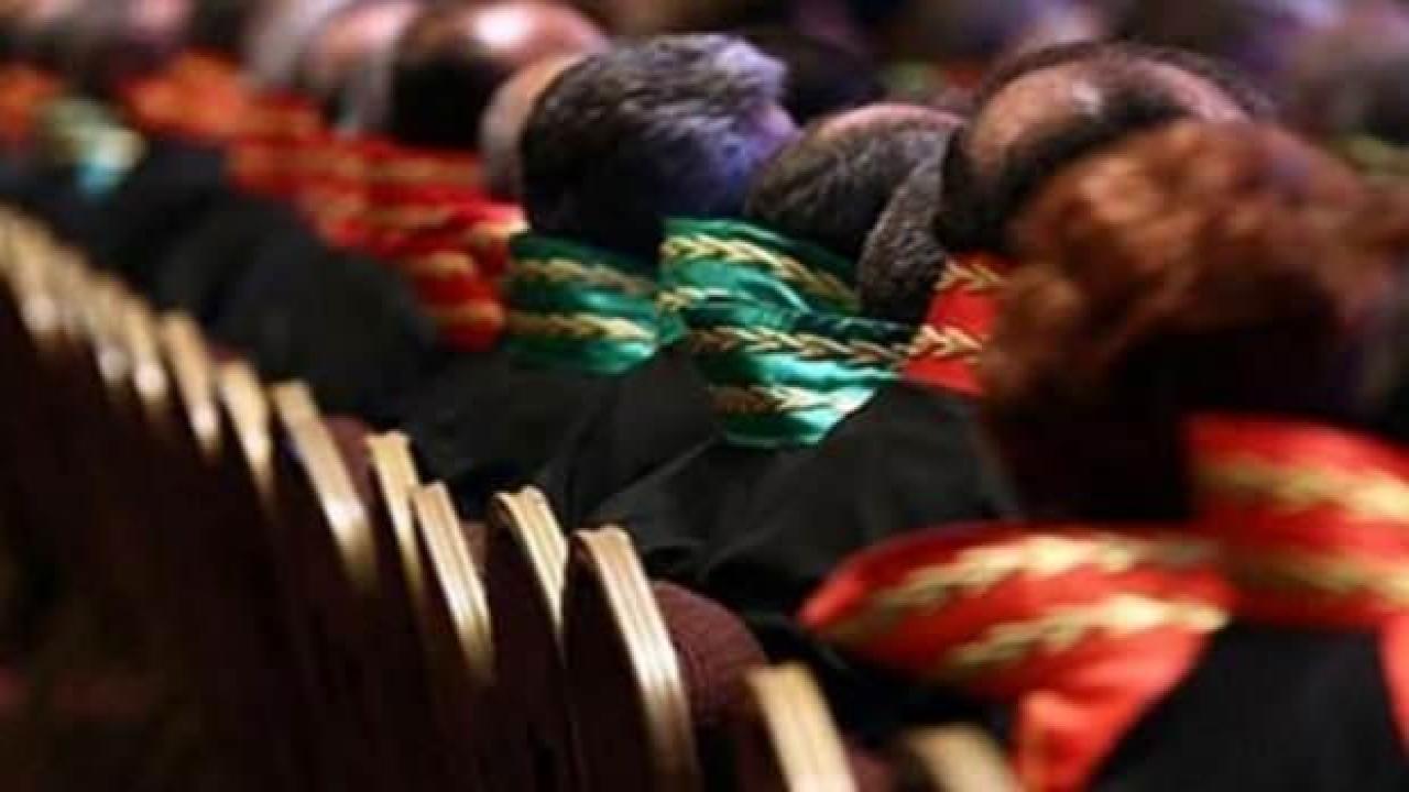 Firari eski cumhuriyet başsavcısı semt pazarında yakalandı