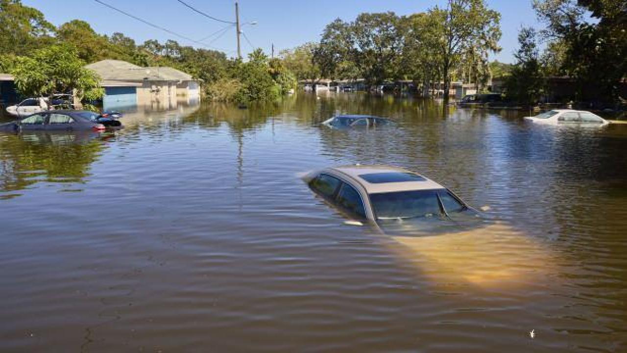 Florida’da caddeler göle döndü