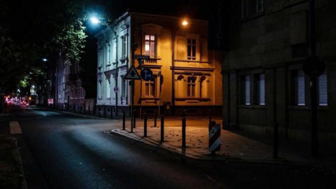 Fransa ve İsviçre sokakları karartacak