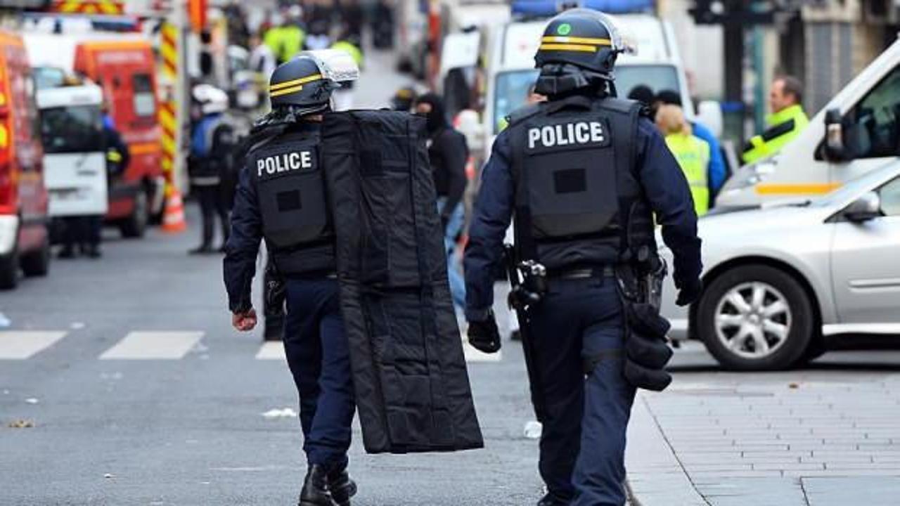 Fransa'da bomba ihbarı: 8 okul boşatıldı