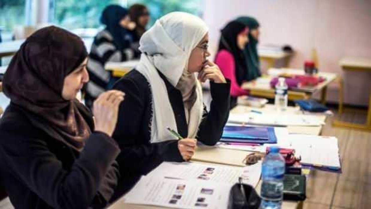Fransa’da devlet okullarında çarşaf ve abaya yasağı