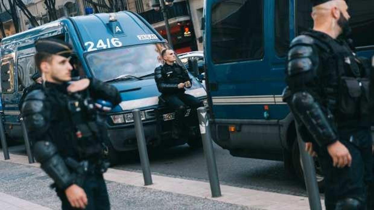 Fransa'da kaosa sebep olan polise 700 bin euro!