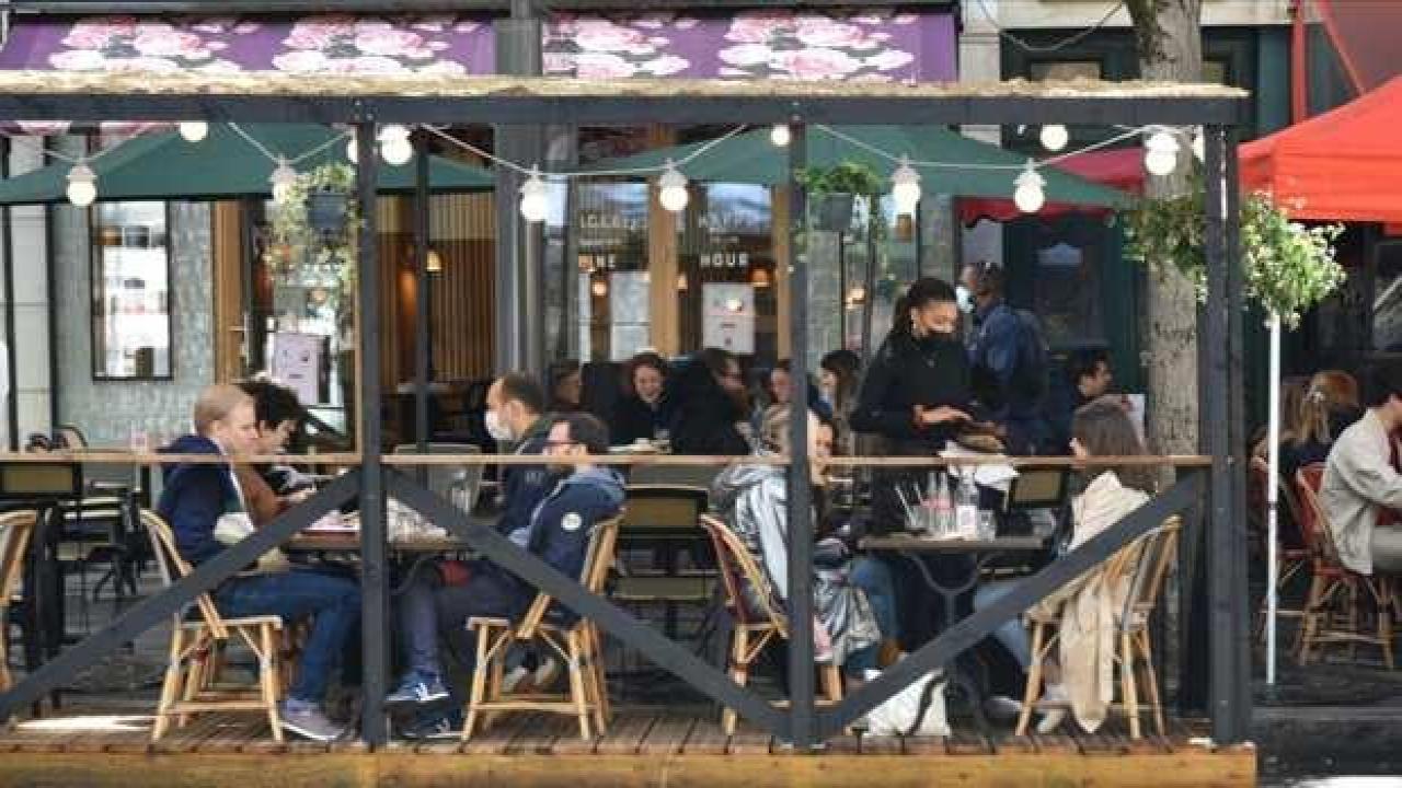 Fransa'da klima çalıştıran dükkanların kapılarını açık tutması yasaklanacak