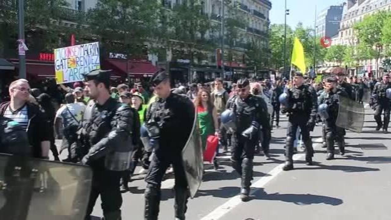 Fransa’da Macron karşıtı protesto