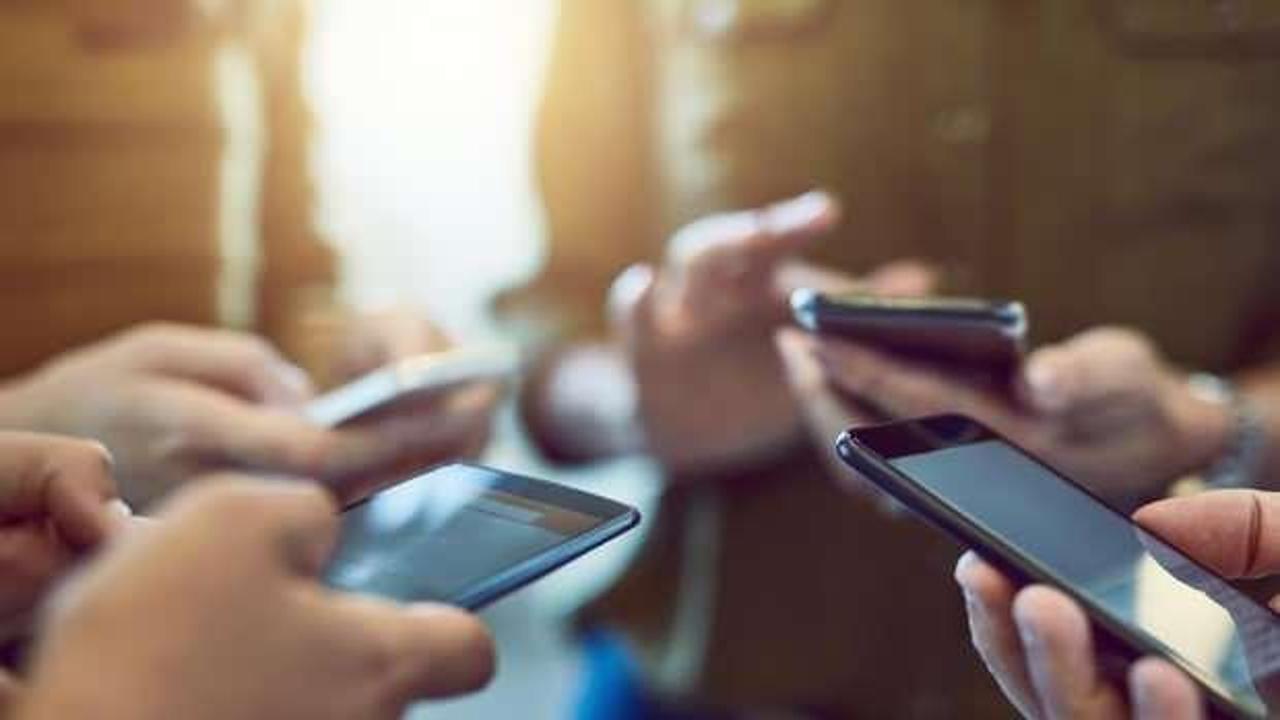 Fransa’da okullarda cep telefonu kullanımı yasaklanıyor