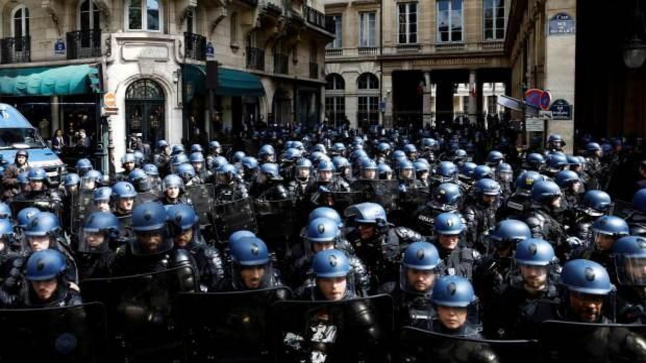 Fransa'da polislerin ırkçı söylemlerini ifşa eden Afrikalı yeniden gözaltına alındı