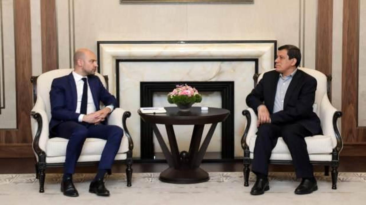 Fransız Bakan, terör örgütü lideriyle görüştü