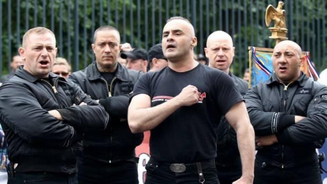 Fransız polisi Paris'teki neo-Nazi gösterisine izin verdi