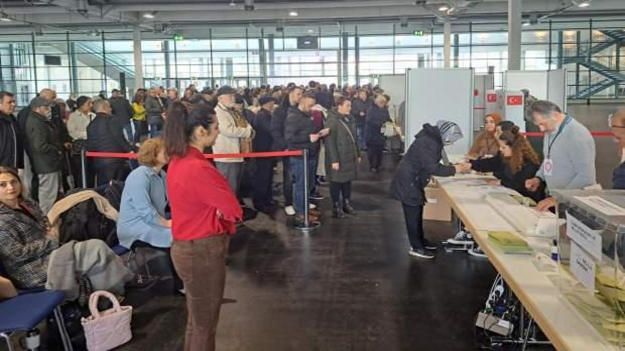 FT: Türkiye'deki seçimlere yurt dışından rekor katılım