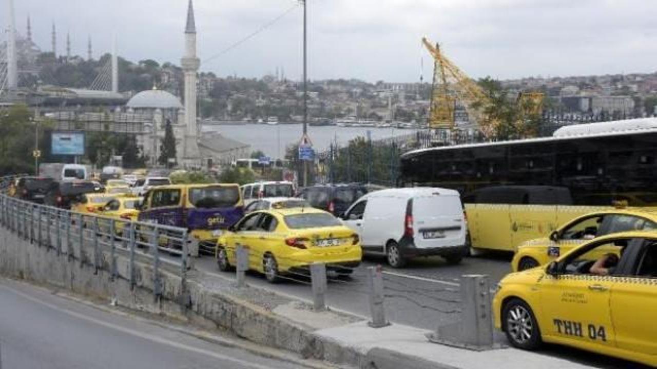 Galata Köprüsü’ndeki bakım trafik yoğunluğunu artırdı