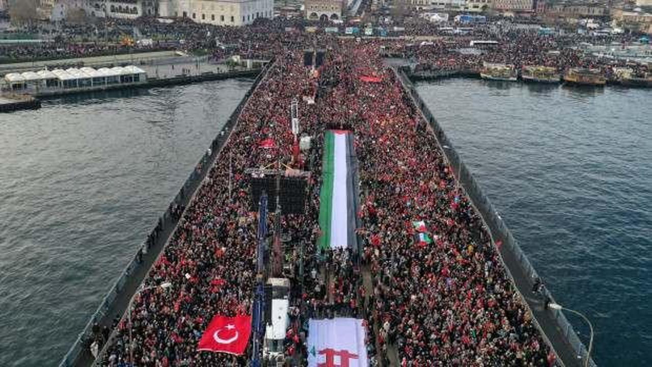 Galata’da 250 bin kişiden ‘Ebu Ubeyde’ sözü