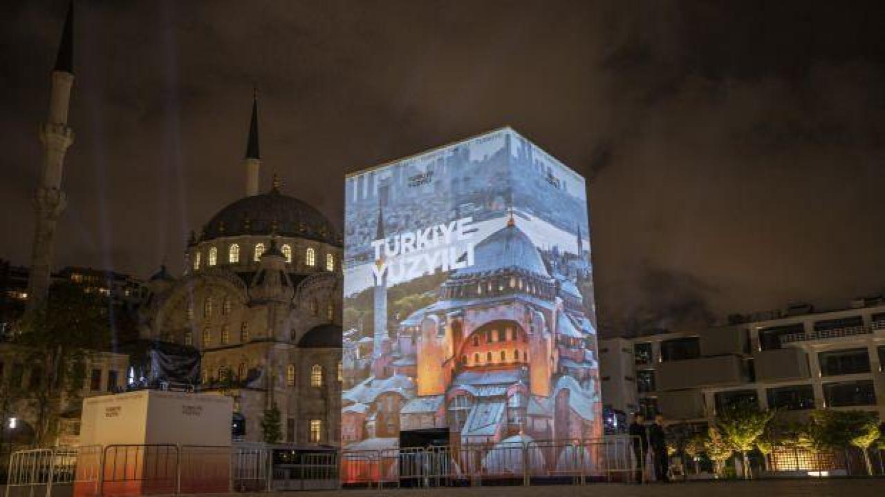 Galataport'ta ''Türkiye Yüzyılı'' kazanımlarını anlatan dijital anıta yoğun ilgi
