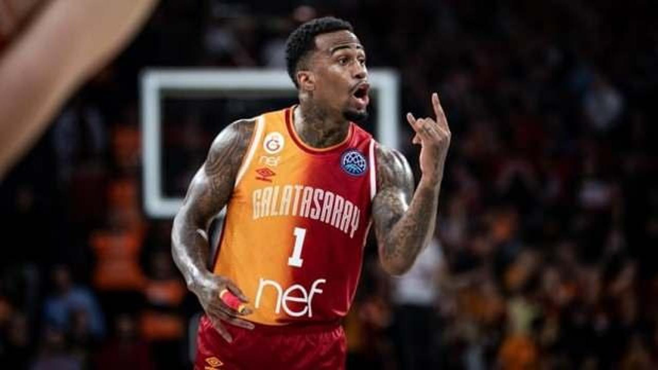 Galatasaray'da üç basketbolcu ile yollar ayrıldı
