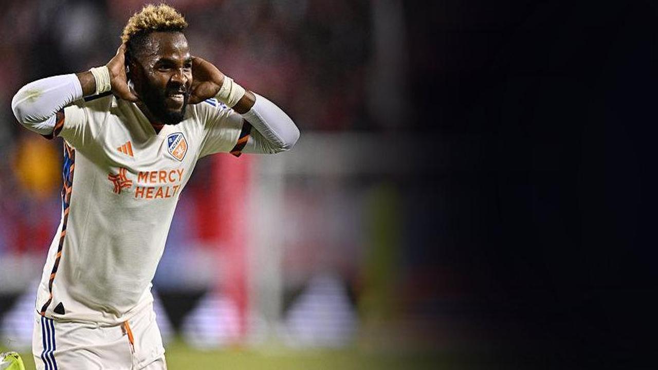 Galatasaray'dan Aaron Boupendza hamlesi!