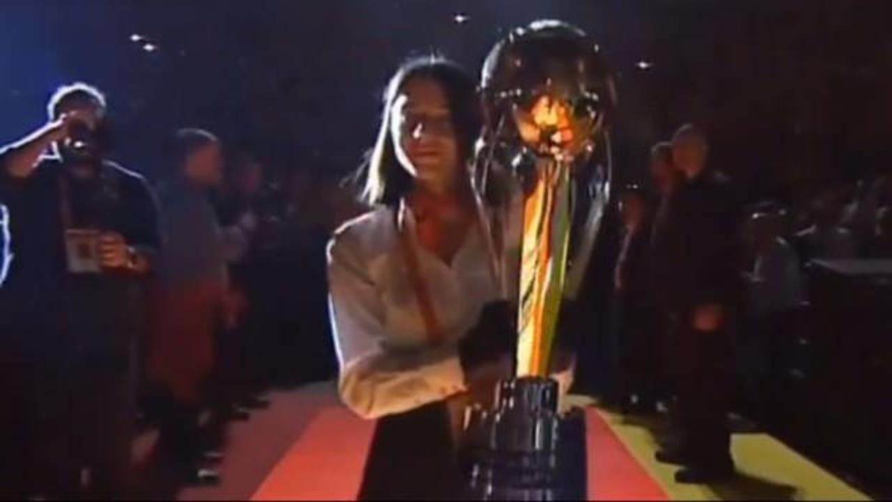 Galatasaray'dan Fenerbahçe'ye şarkılı gönderme! 