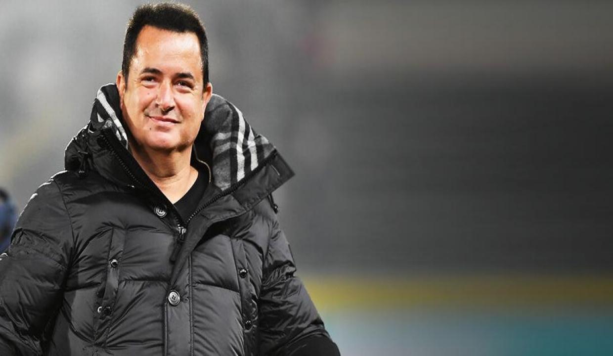 Galatasaraylı taraftarlardan, Acun Ilıcalı'ya mesaj: Maçı naklen ver!