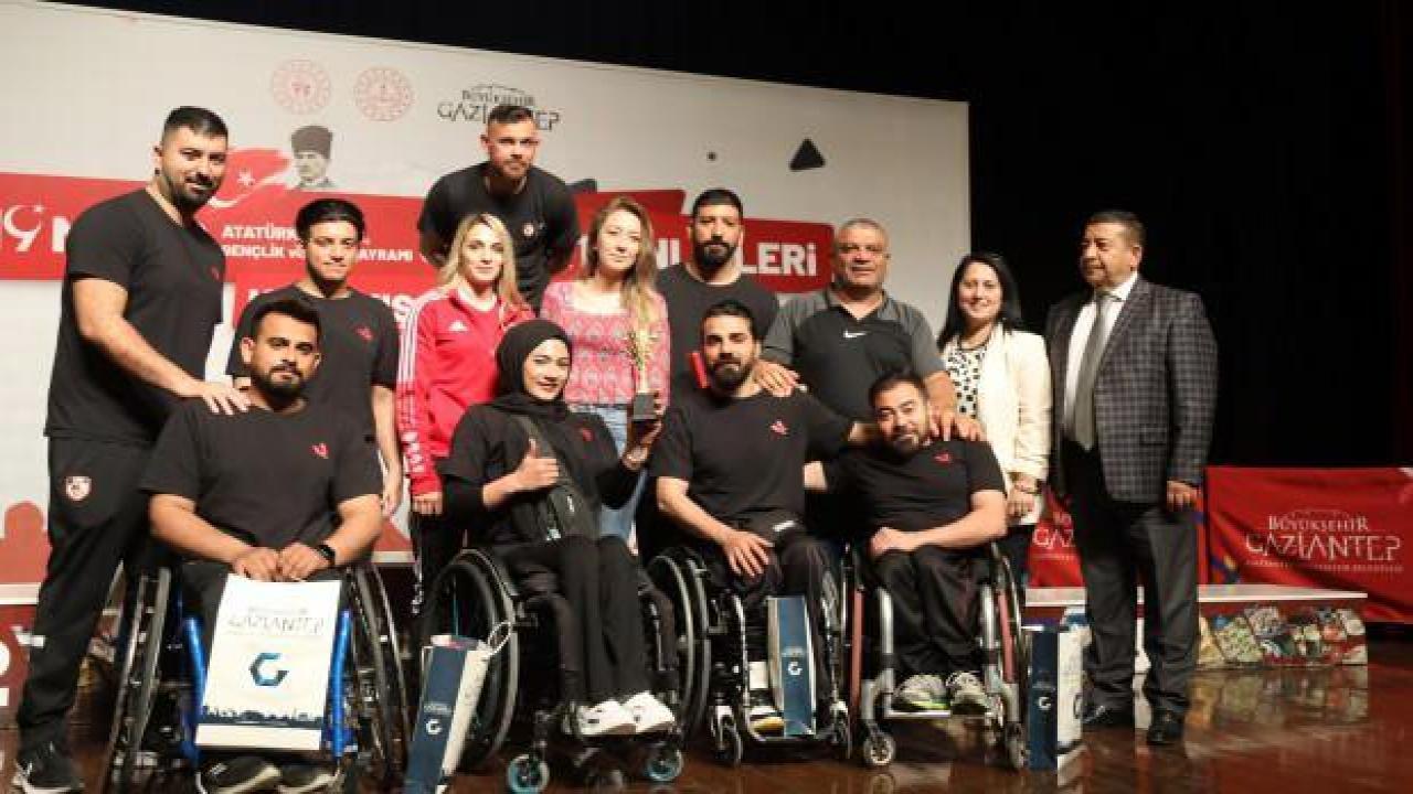 Gaziantep Büyükşehir Belediyesi 19 Mayıs'a özel düzenlenen turnuva ödüllerini dağıttı