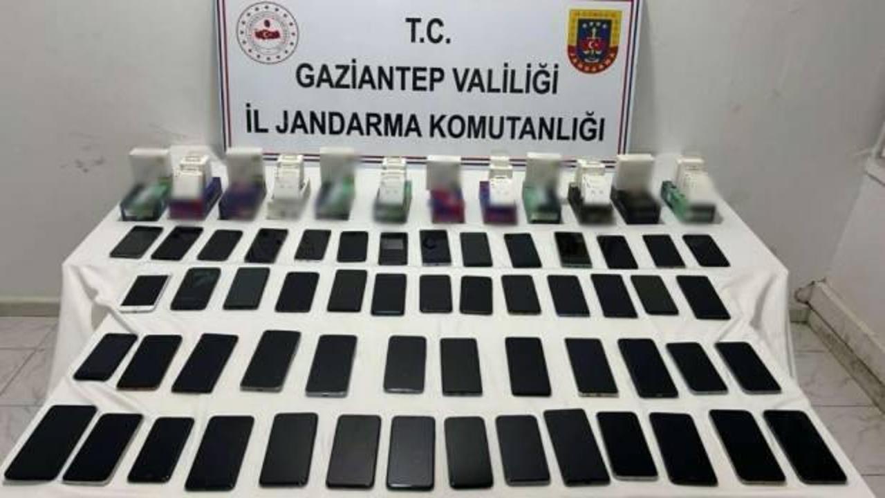 Gaziantep'te 2,7 milyon TL değerinde kaçak telefon ele geçirildi: 2 gözaltı