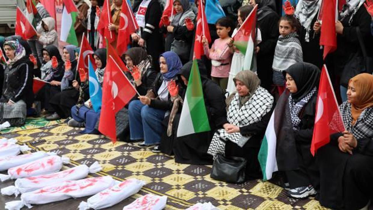 Gazze’deki anneler için oturma eylemi yaptılar