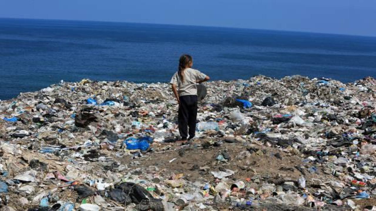 Gazze'deki çöp yığınları Filistinlilerin hayatını tehdit ediyor