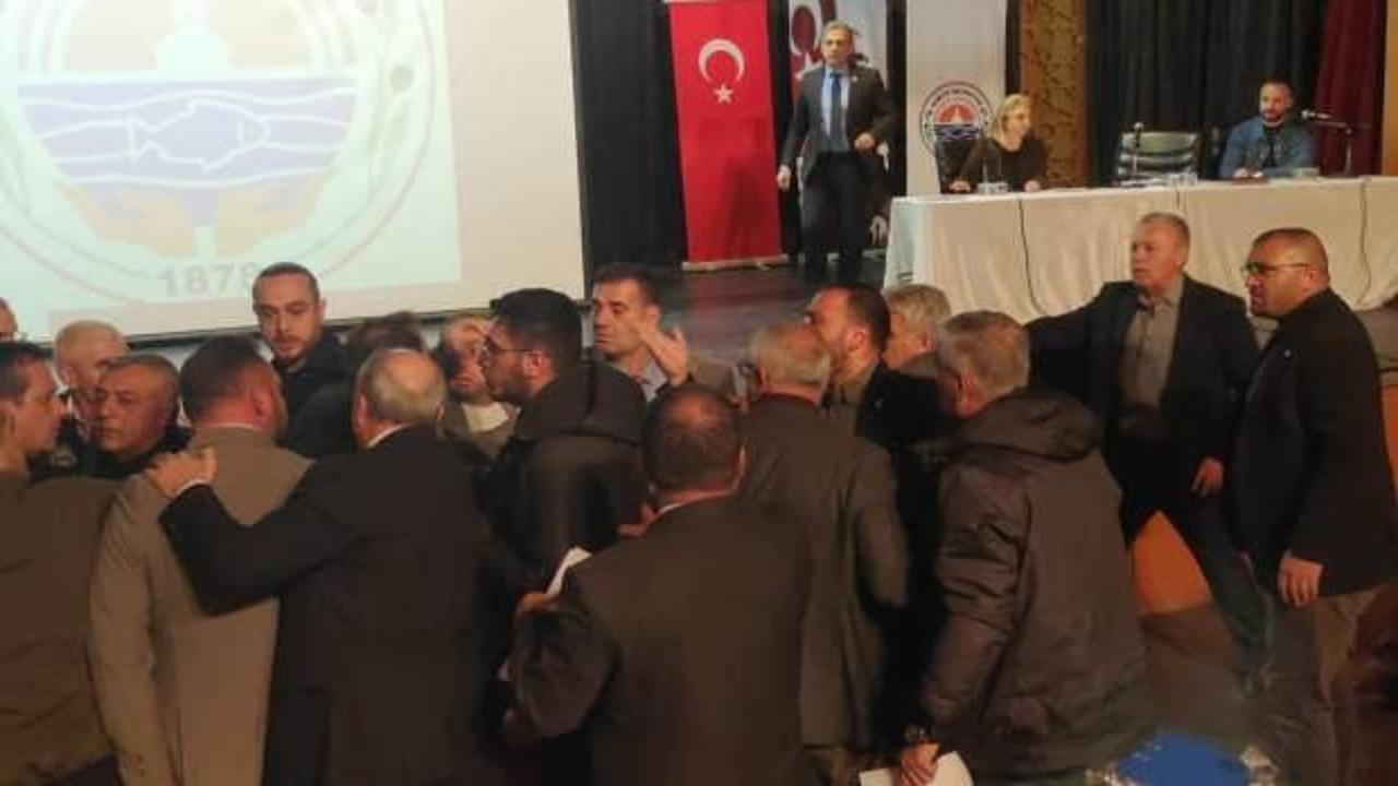 Gemlik Belediye Meclisi'nde CHP, AK Parti ve MHP'li üyeler arasında 'pankart' gerginliği
