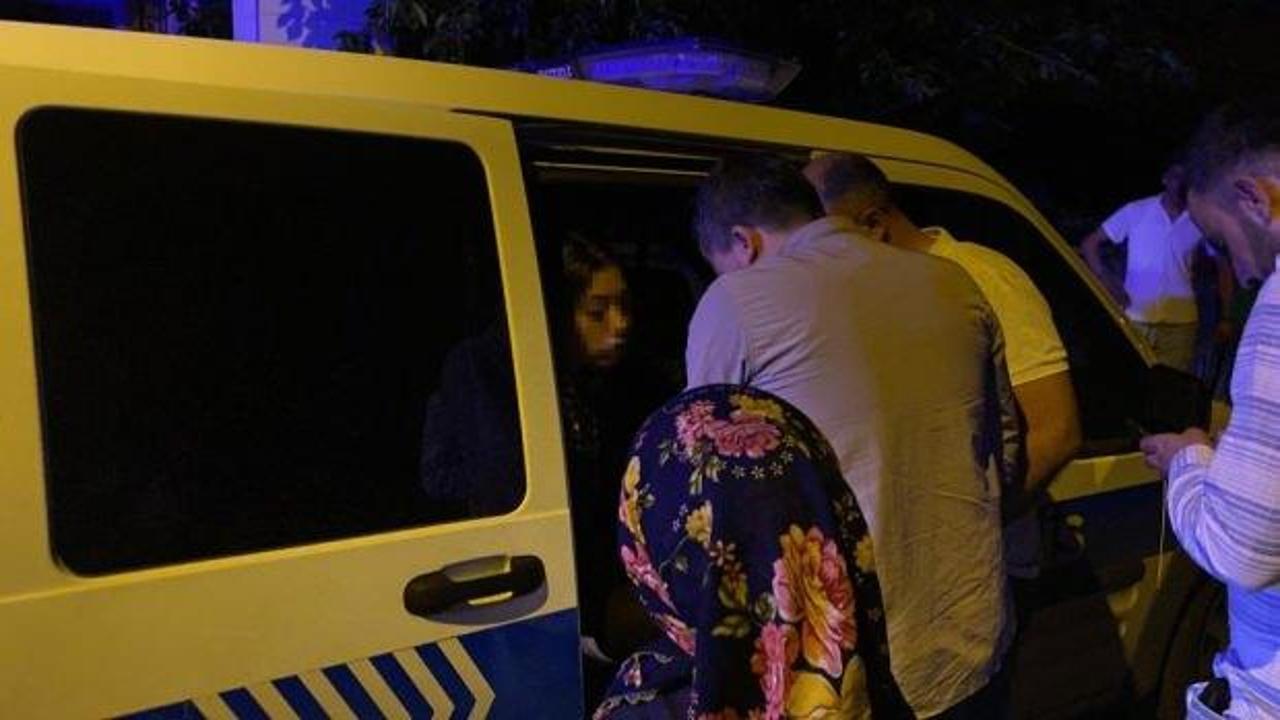 Genç kız önüne geleni bıçakladı: 3 yaralı
