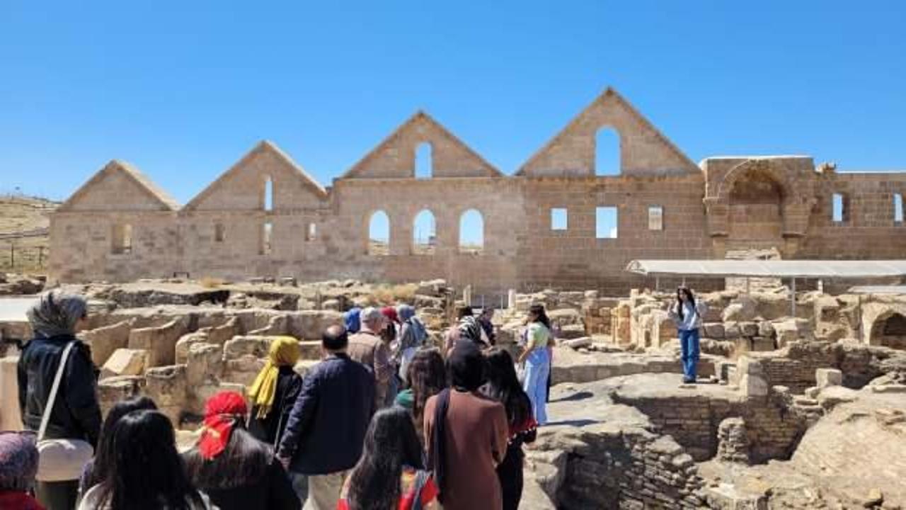 Gençler Şanlıurfa'da Şair Nabi'nin izini sürdü