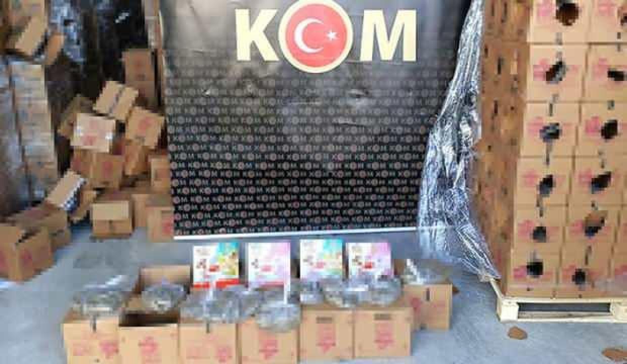 Gıda kolilerinden 'inşaat kumu' çıktı; depo sahibi gözaltına alındı