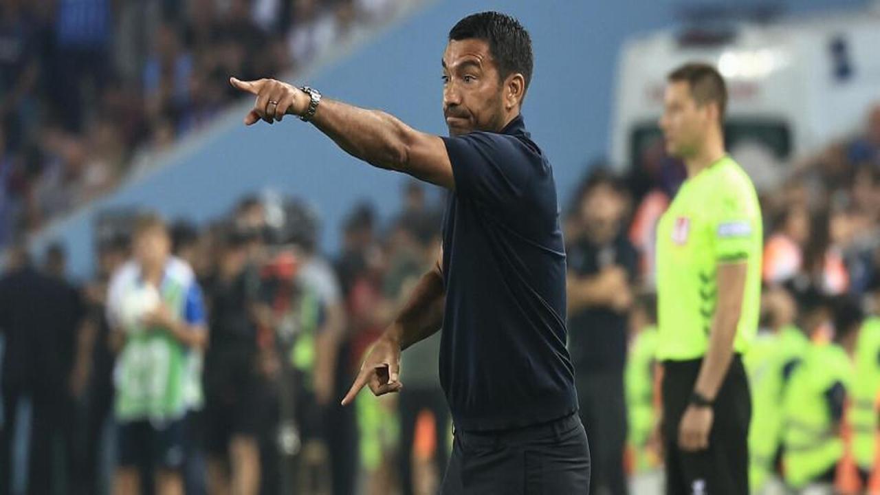 Giovanni van Bronckhorst: Kırmızı kart bize yardımcı oldu!