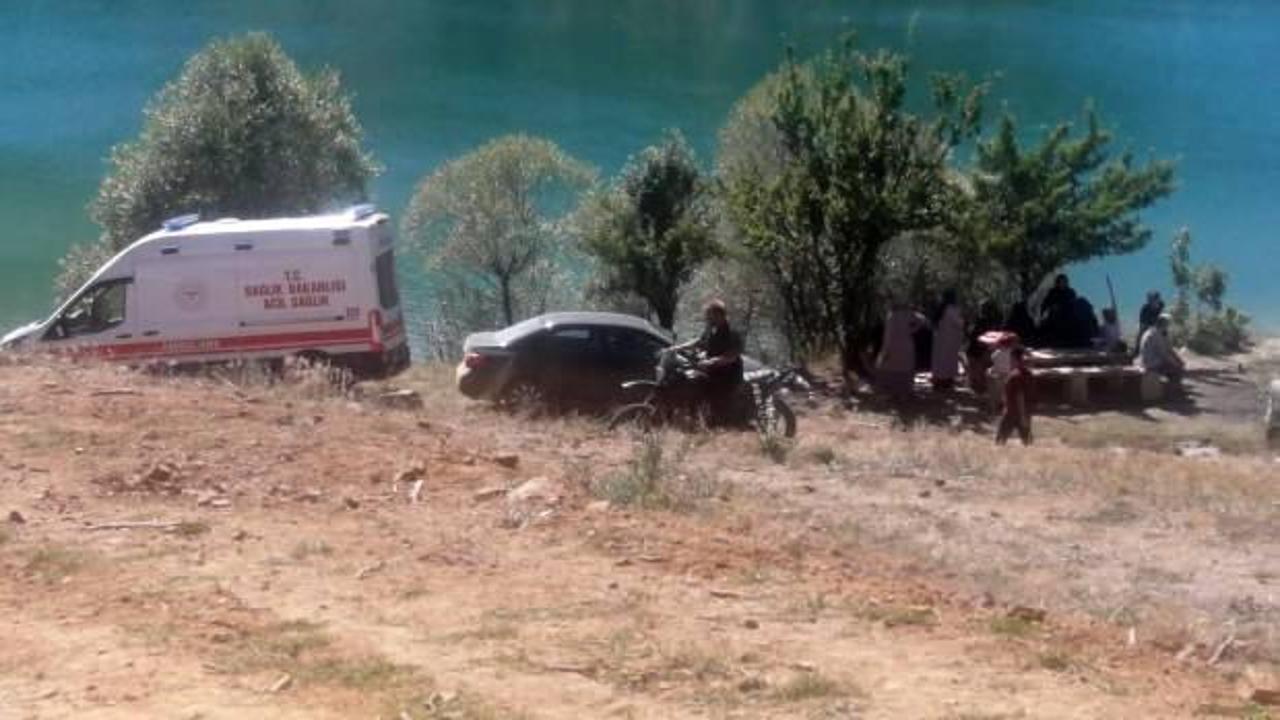 Gölde boğulma tehlikesi geçiren torunlarını kurtaran dede, kayboldu