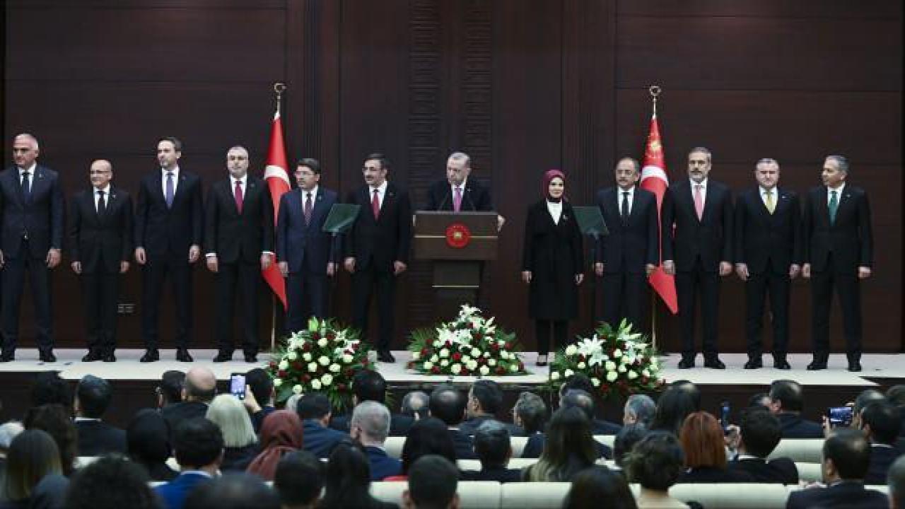 Görevi devredecek bakanlardan peş peşe mesajlar
