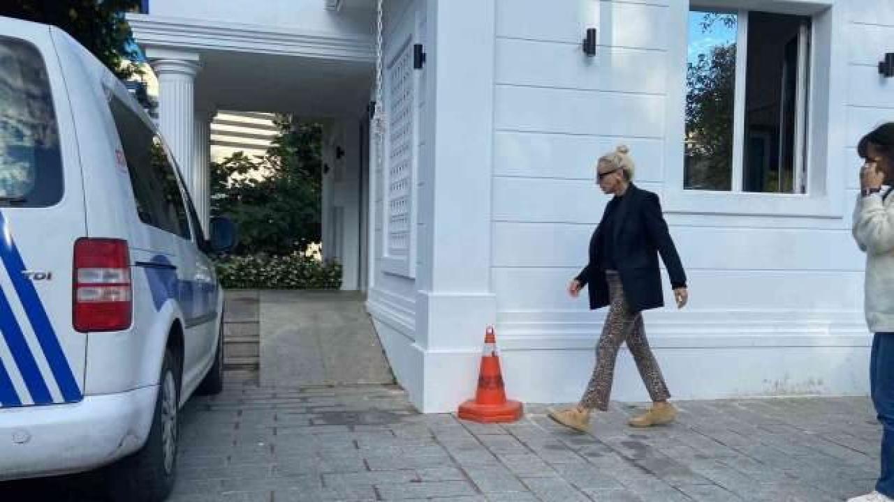 Gülşen, Levent Polis Merkezi'nde imza verdi