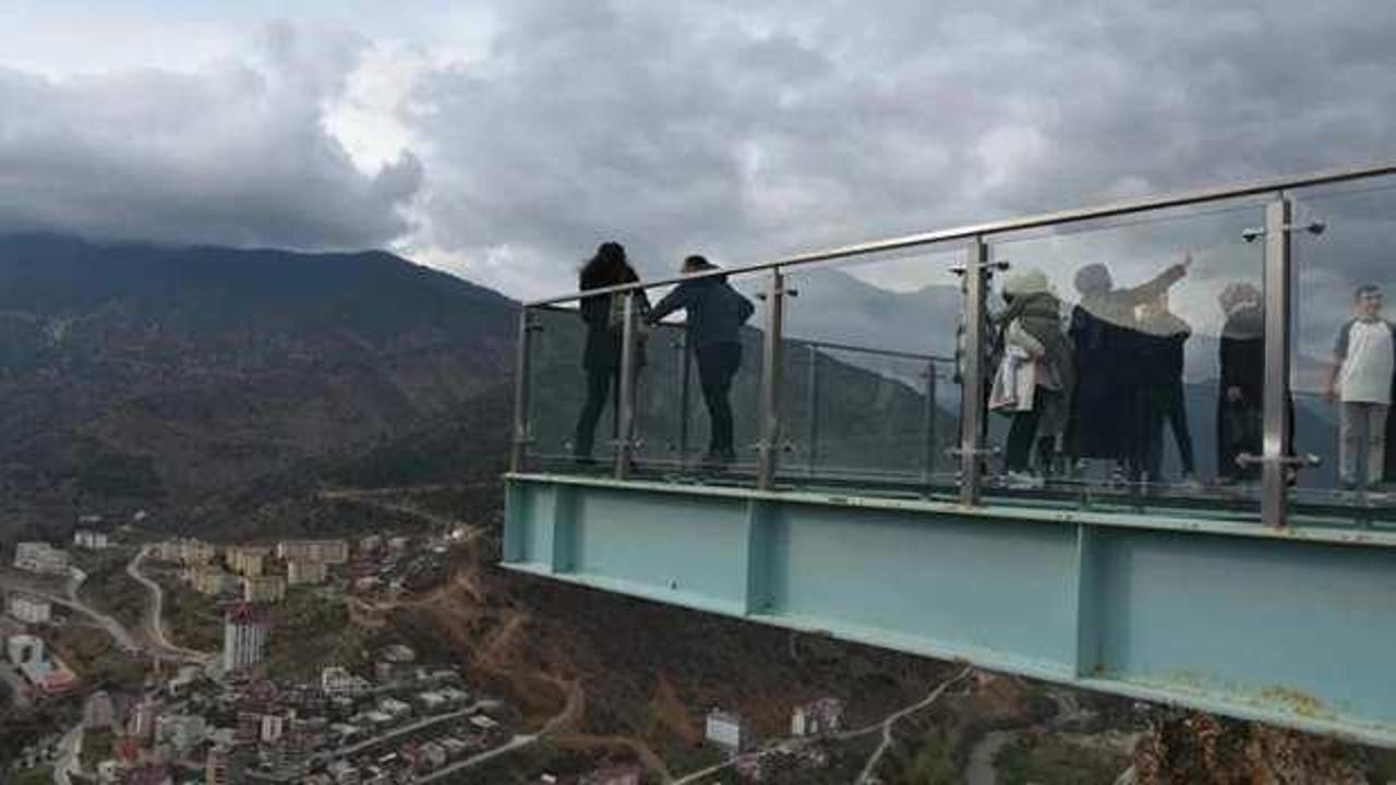 Gümüşhane'deki turistlerin yeni uğrak noktası: Cam seyir terası