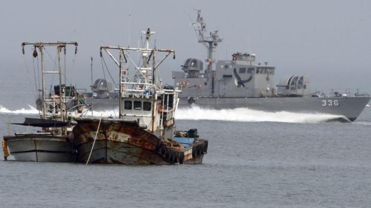 Güney Kore’den Kuzey Kore devriye botuna uyarı atışı